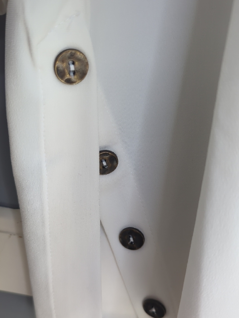 Classic White V-Neck Women's Top with Side Button Detail XLP - Picture 4 of 6